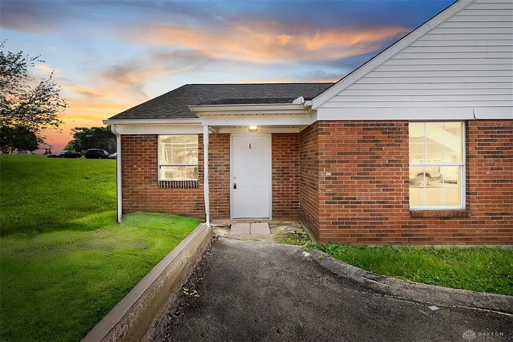 206 Rosemarie Dr — Photo 1