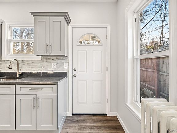 5th image of 21 Elysian Ave #C