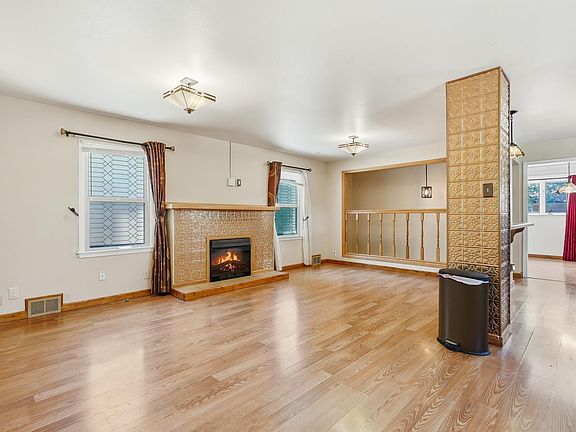 2nd image of 1101 Alpine Dr