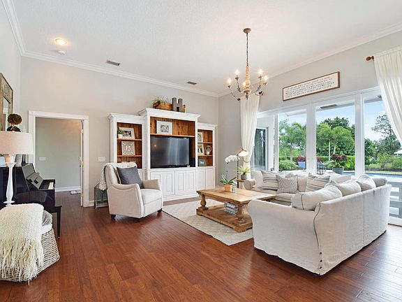 5th image of 2702 SW Buena Vista Dr