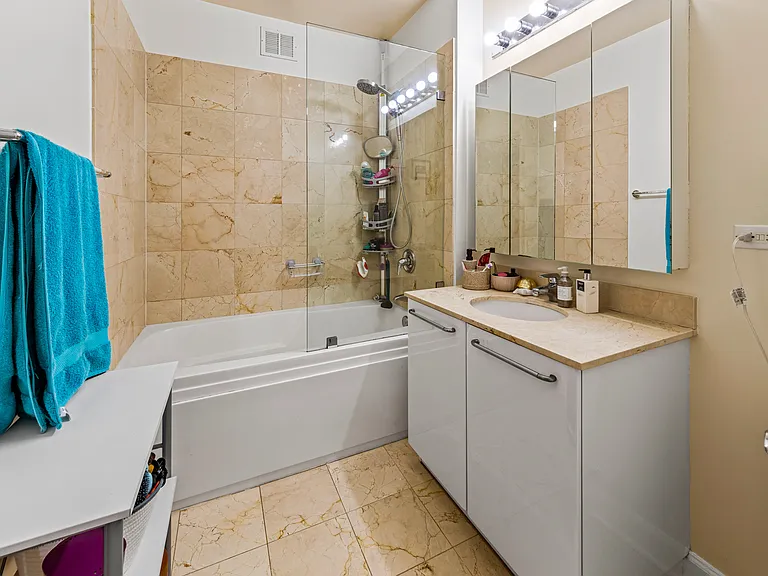 420 E Waterside Dr #904 — Photo 8