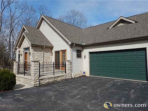 Large 2+ car garage