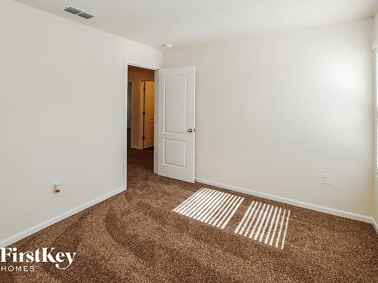 325 Jarama Cir — Photo 8