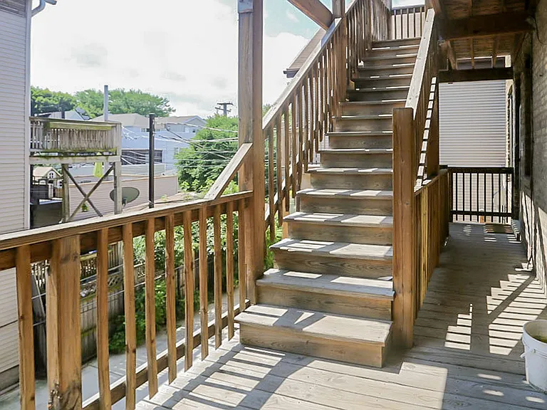3054 N Greenview Ave — Photo 18