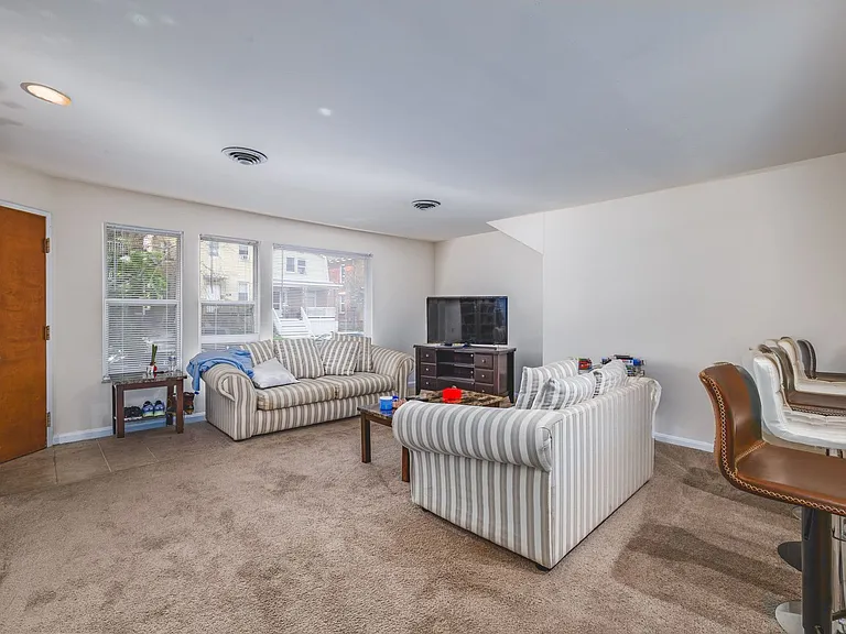 Walk to UC & UC Medical | 1BR/2BR Apartments — Photo 62