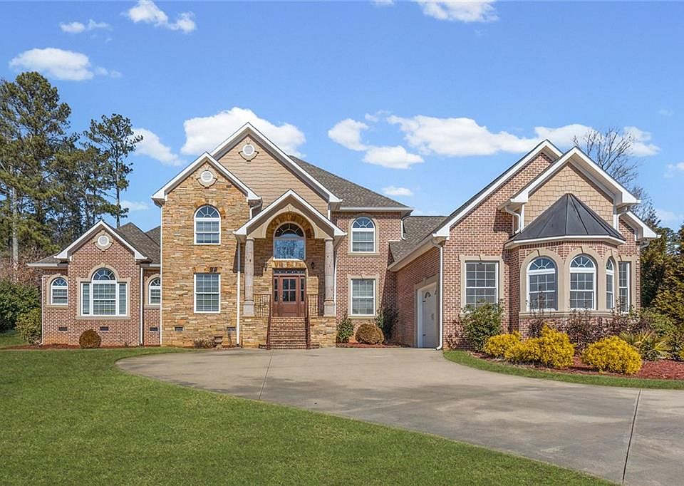 1st image of 142 Nelson Blvd NW