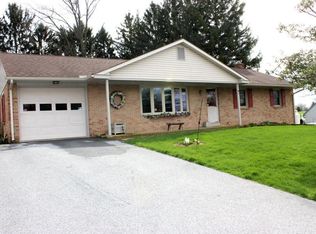 825 Newport Rd, Manheim, PA 17545