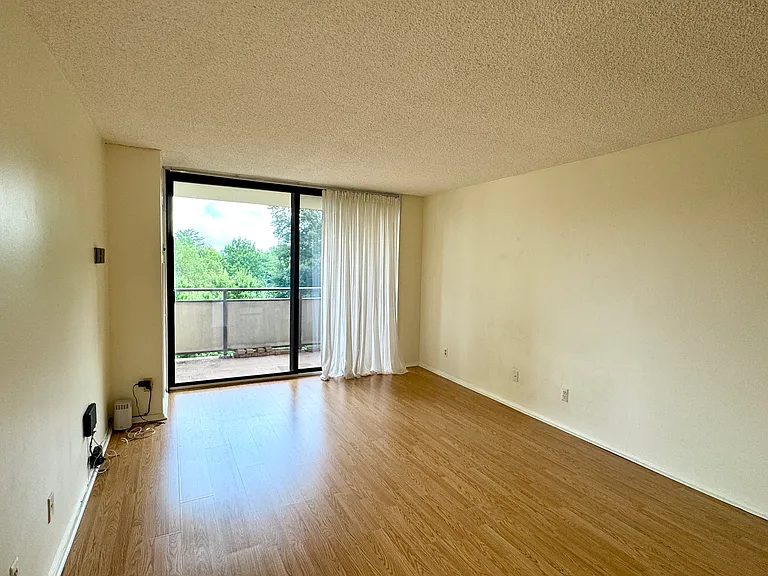 5225 Pooks Hill Rd #606 — Photo 2