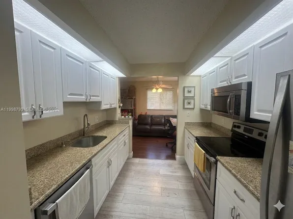 1600 SW 127th Way APT 101C, Pembroke Pines, FL 33027