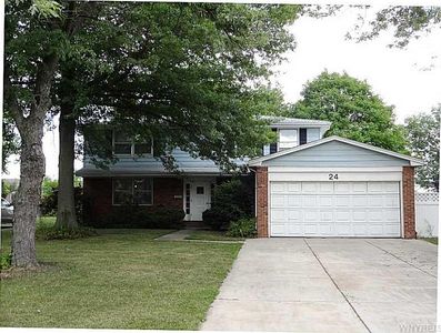 24 E Summerset Ln, Buffalo, NY, 14228