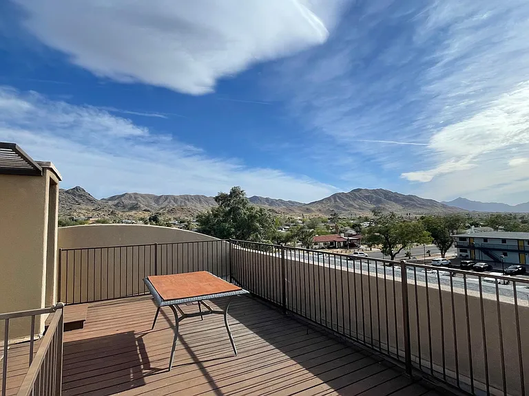 128 W Milada Dr — Photo 1
