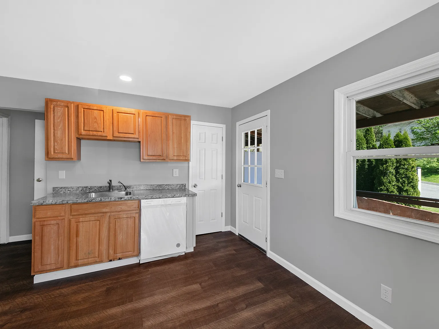 24-26 Malta Avenue - 24 Up — Photo 3