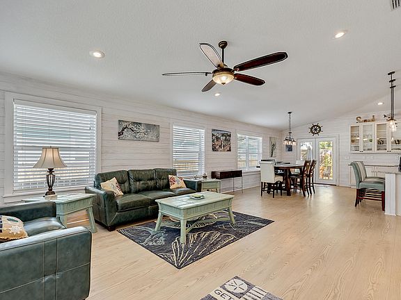5th image of 405 2nd St