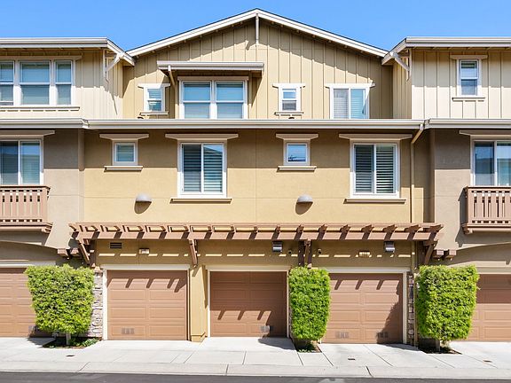 4th image of 103 Emerald Cove Ter