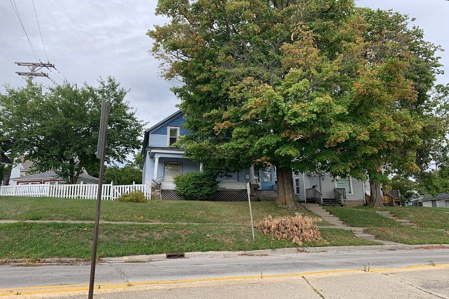 1st image of 454 W Park St