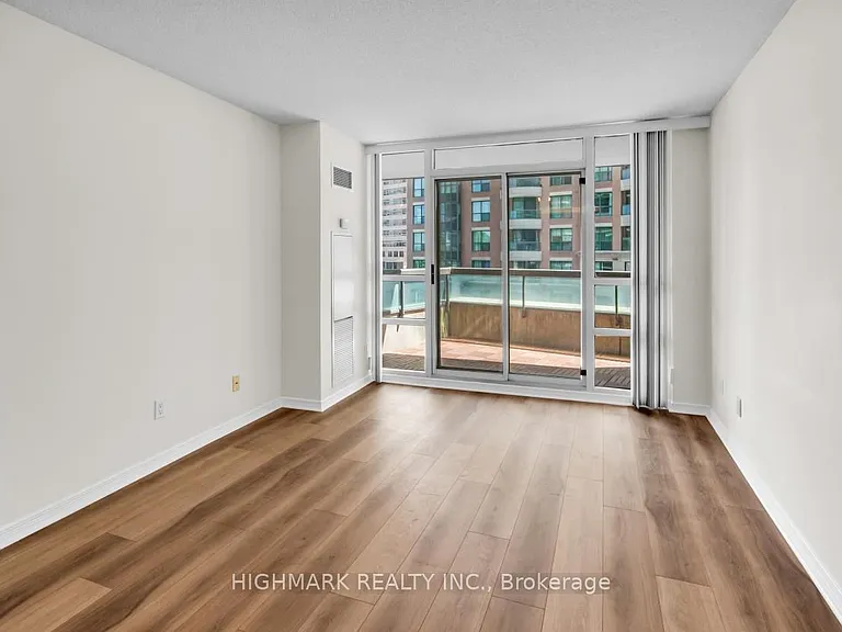 509 Beecroft Rd #517 — Photo 4