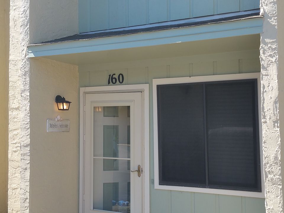 2br/1.5 ba townhome