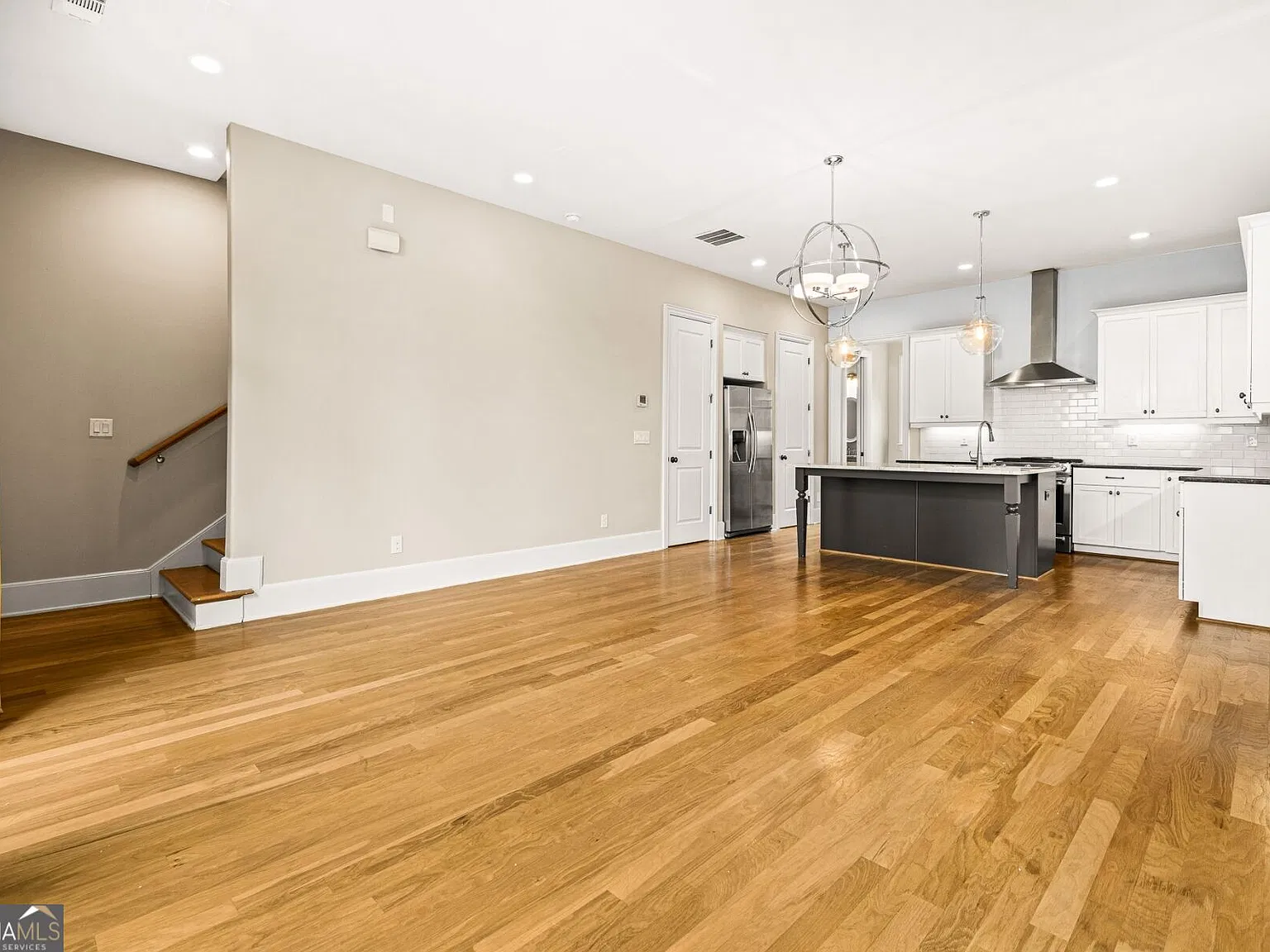 3 bed, 2.5 bath, 2100 sqft, $3,495 — Photo 2