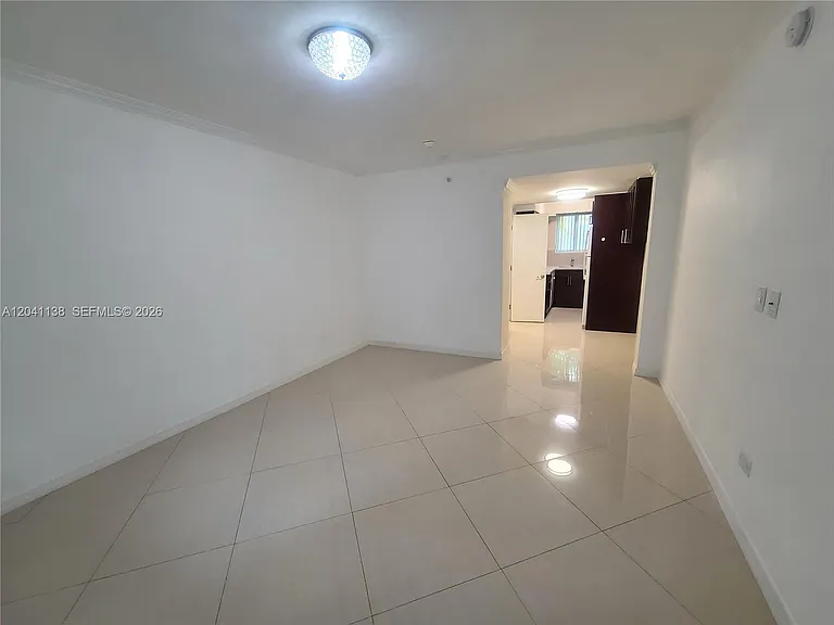 220 Collins Ave #3B — Photo 6