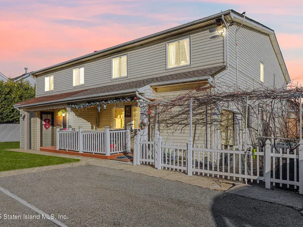 31 Greentree Ln, Staten Island, NY 10314