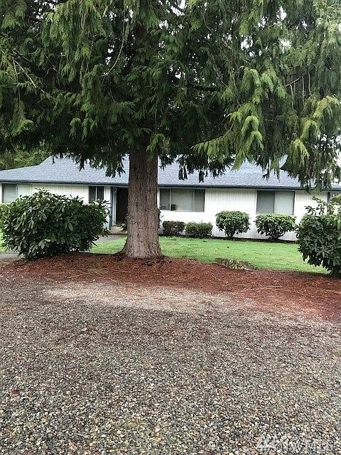 Rambler with circular driveway off Shaw Road on 1 AC parcel. 