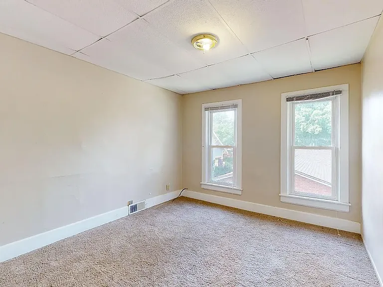 521 Crawford St — Photo 3