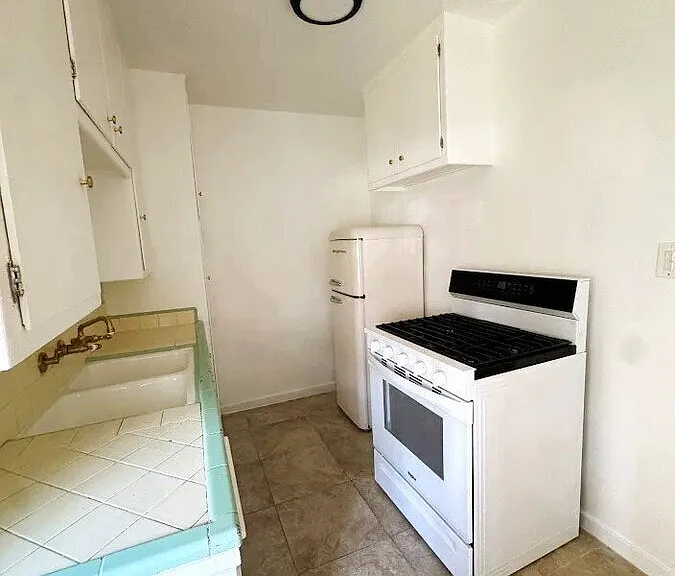 114 S Rampart Blvd #3 — Photo 5