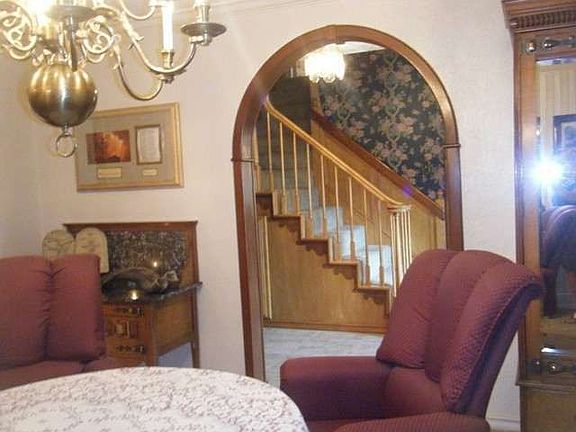 3rd image of 2521 Edgemont Ln