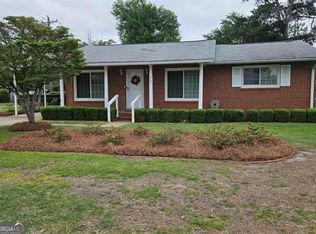 301 Greenwood Dr, Warner Robins, GA 31093