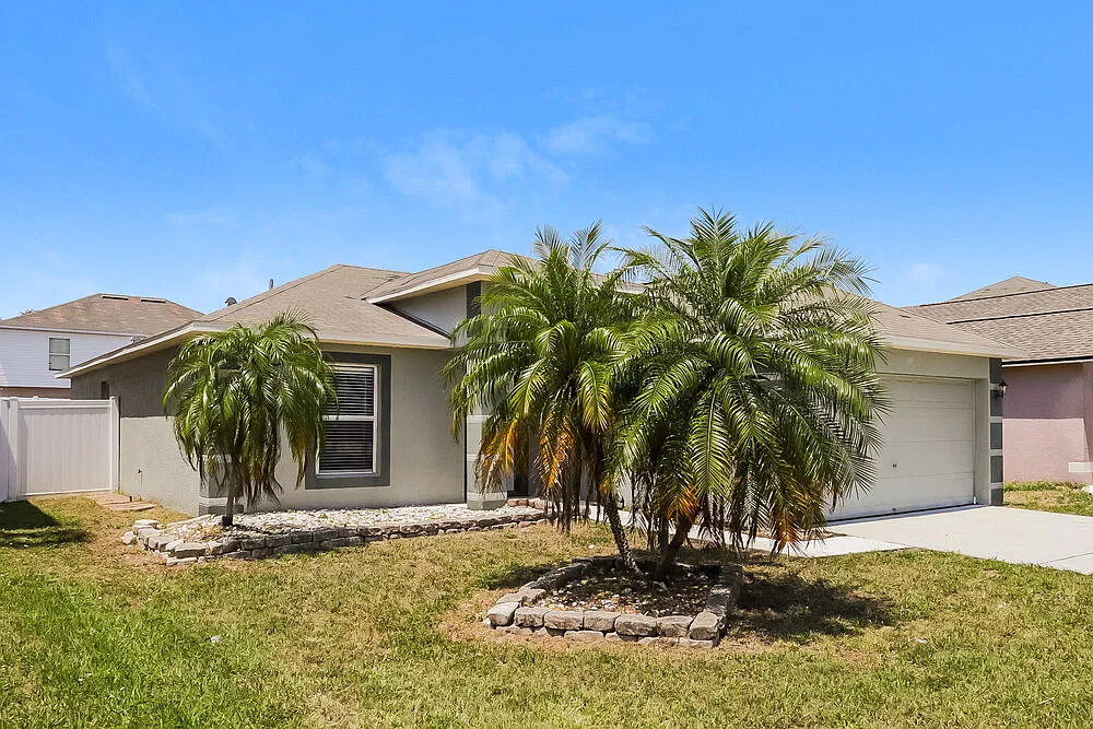 3 bed, 2.0 bath, 1487 sqft, $3,350 — Photo 2