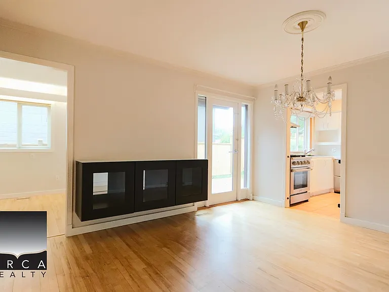 2752 Byron Rd — Photo 8