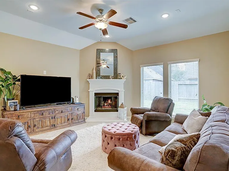 4411 Eclipse Park Ct — Photo 6