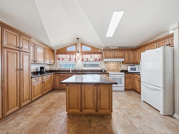 4th image of 8401 Weatherford Ave