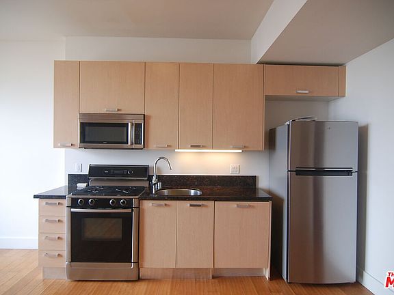 3rd image of 460 S Spring St APT 907