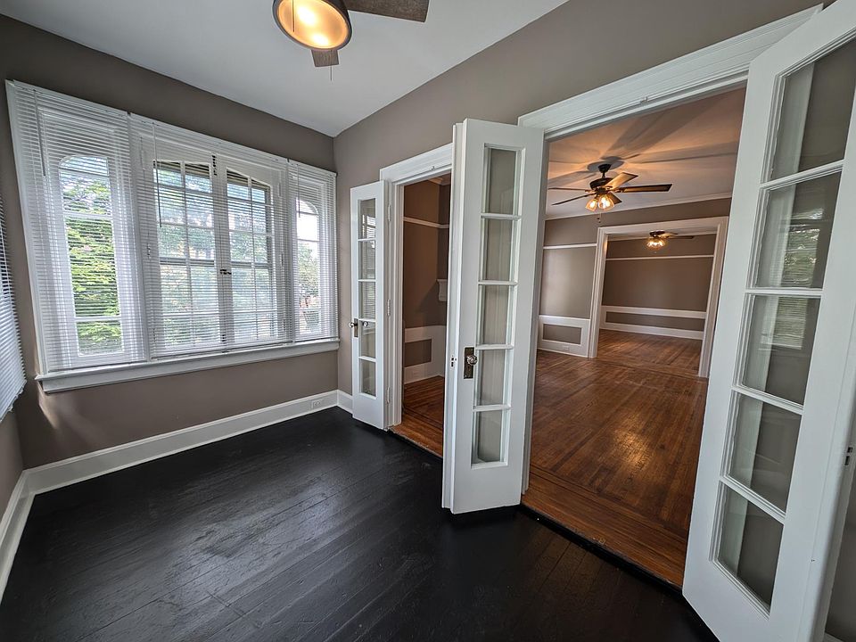 Inside 3 season porch w doors open