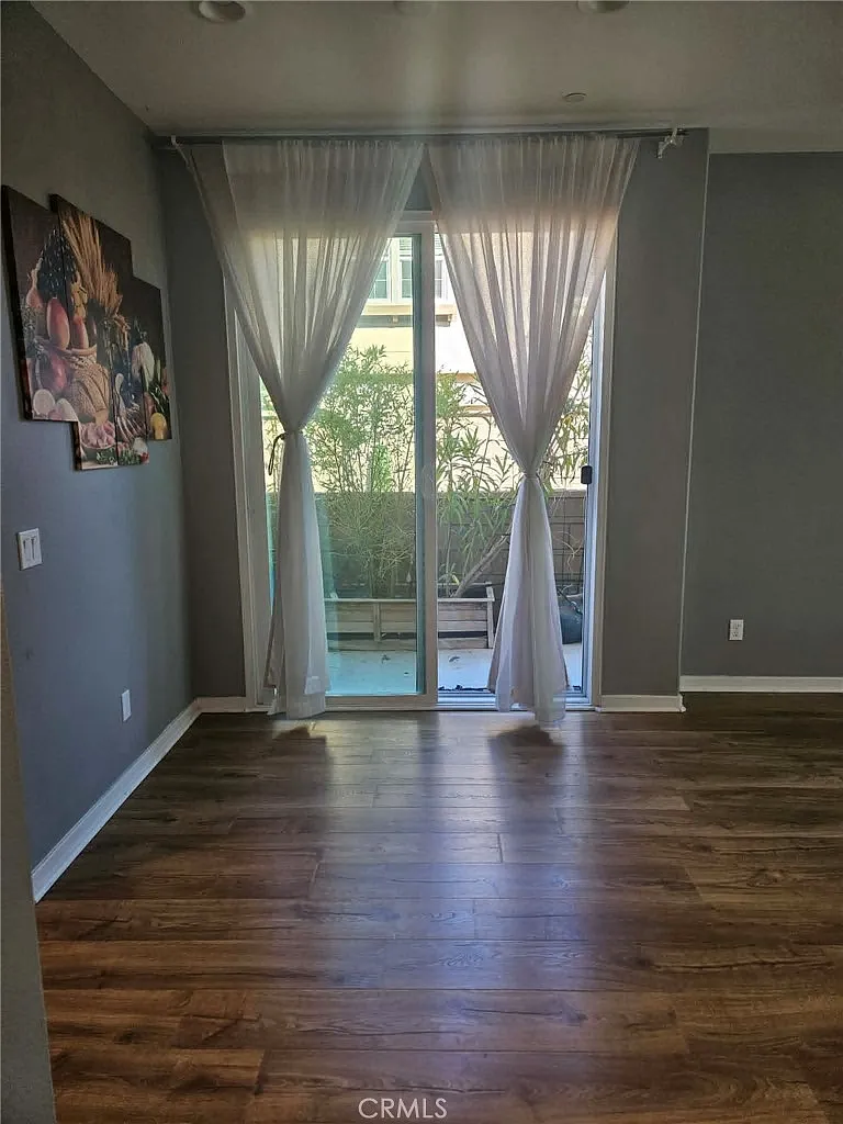 3 bed, 2.5 bath, 1523 sqft, $3,200 — Photo 3