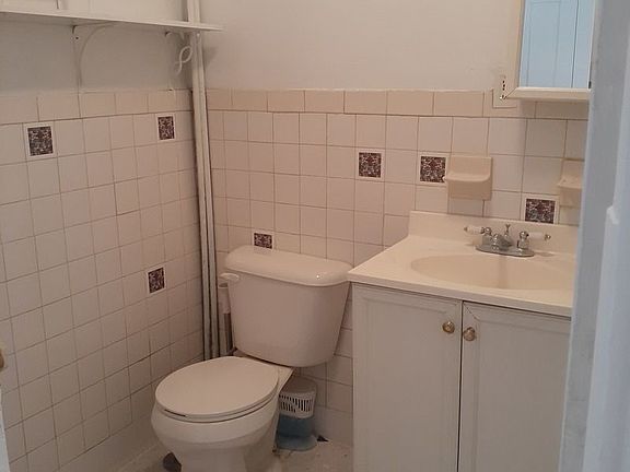 4th image of 303 Throop Ave APT 2L