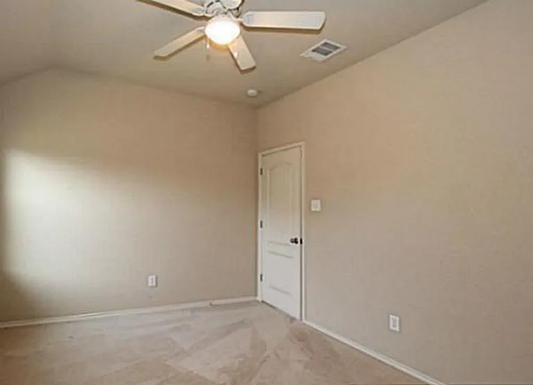 508 Highmoor Ct — Photo 15