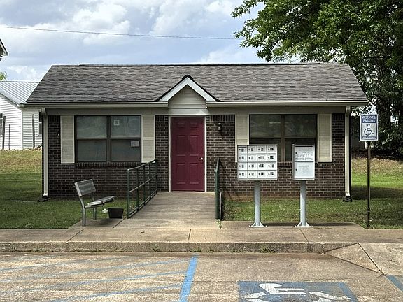 3rd image of 820 Gibson Rd