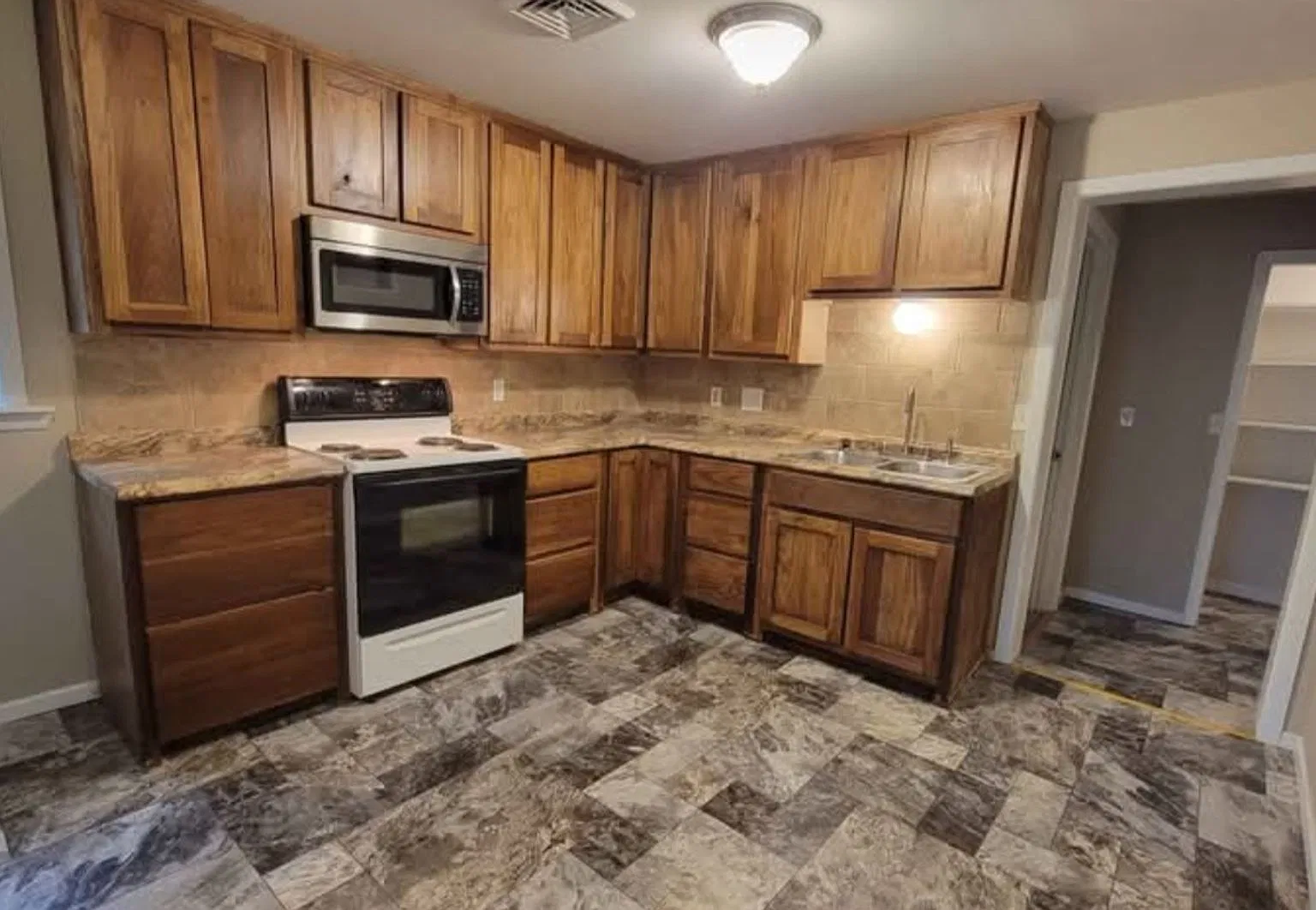 3 Bedroom House in Pryor — Photo 3