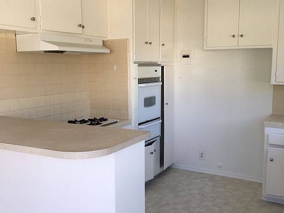 5th image of 909 N Cedar St APT 6