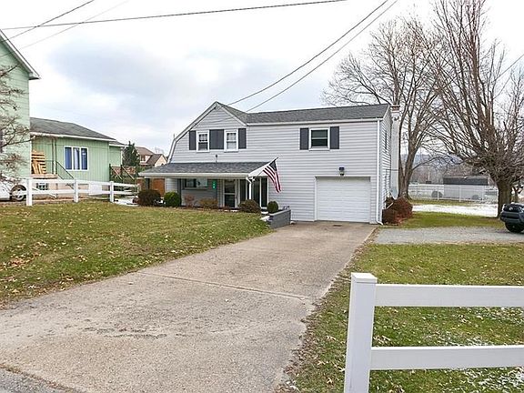 Front view of the home.