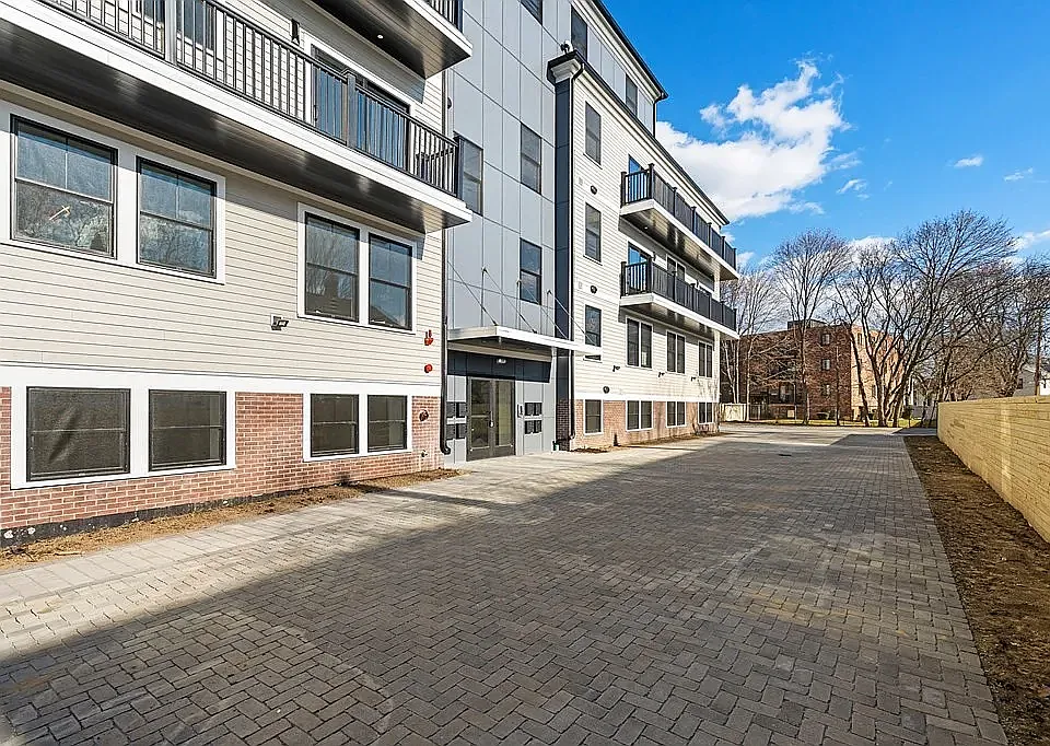 16 Foster Ct #3B