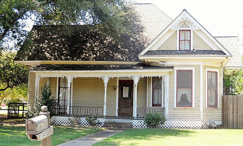 1045 8th St, Hempstead, TX 77445 Zillow