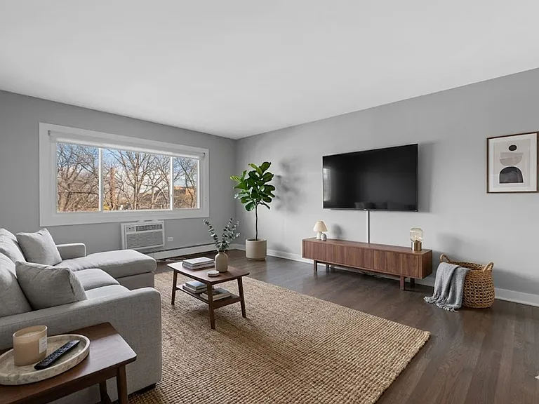 Victory Park Apartments — Photo 8