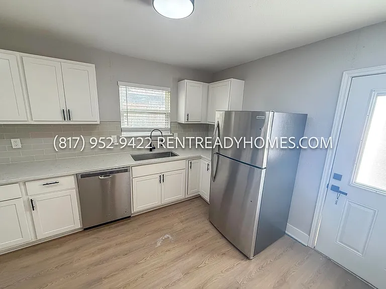 1824 Carver Ave — Photo 6