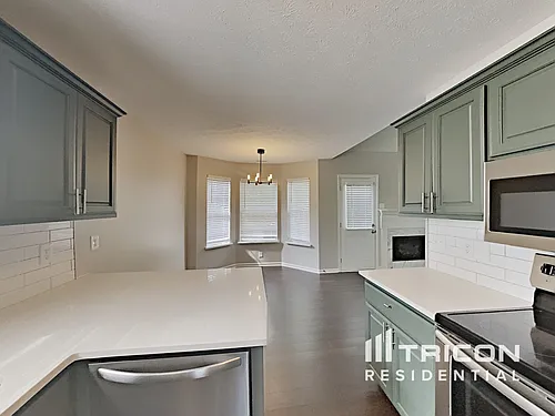 104 Edgewater Ct Photo 1