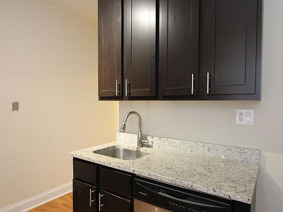2nd image of 4723 N Leavitt St #002
