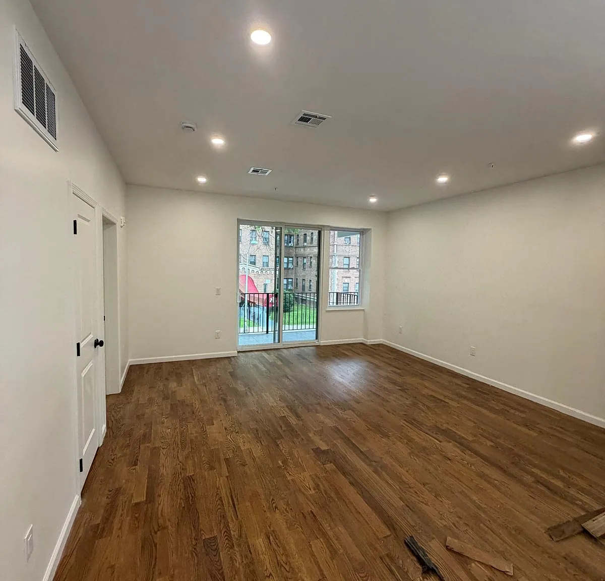 4 bed, 1500 sqft, $3,100 — Photo 2