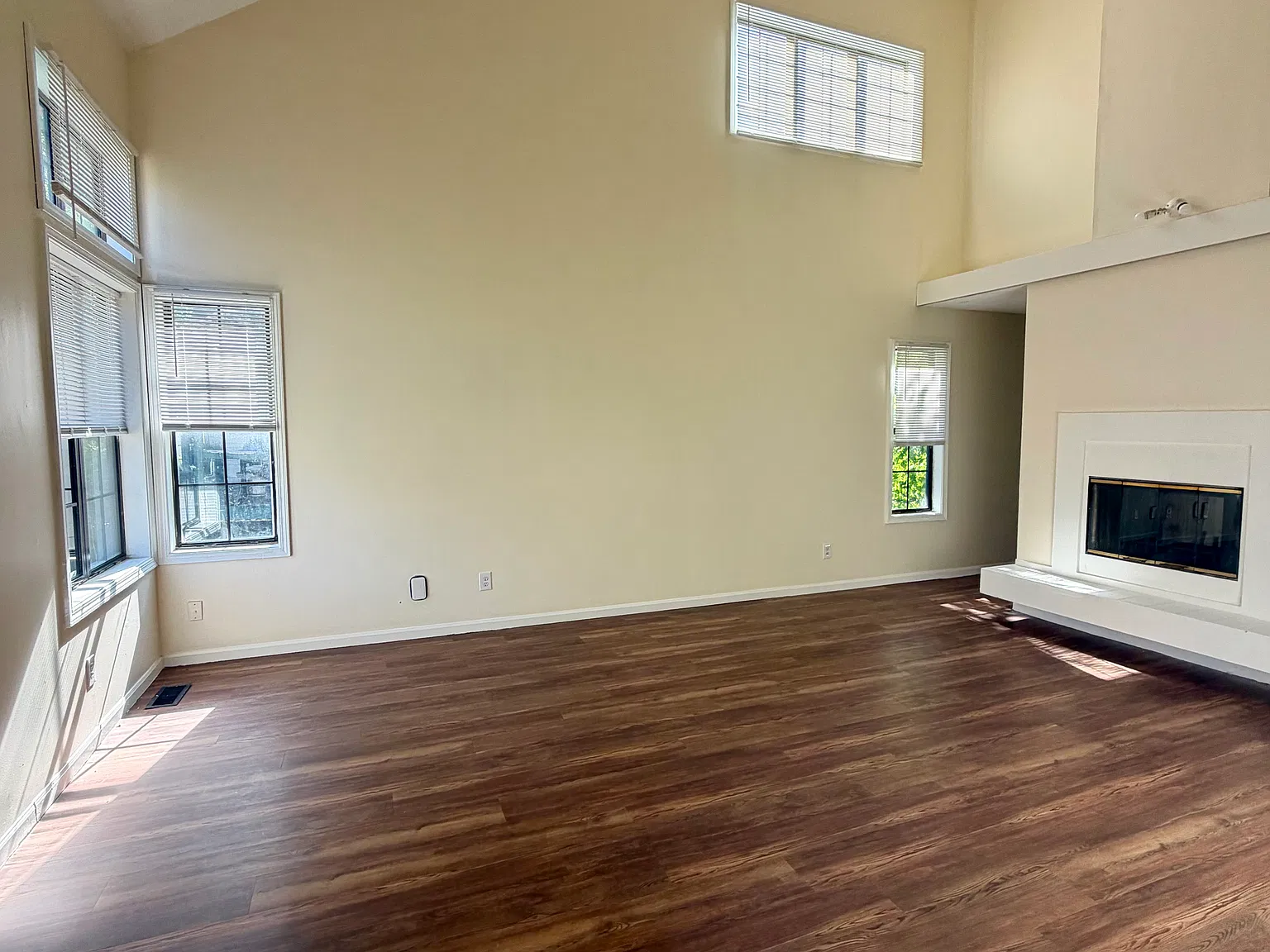 4 bed, 2.5 bath, 1927 sqft, $1,800 — Photo 2